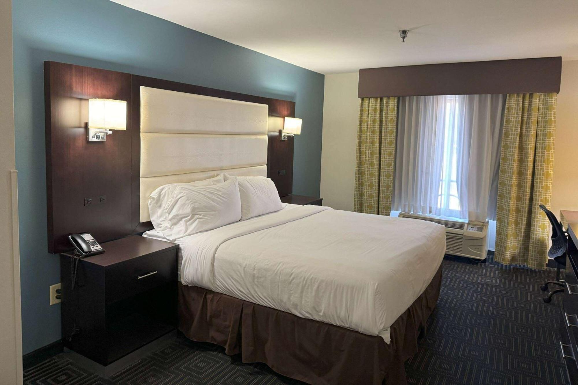 Baymont By Wyndham Bessemer Bagian luar foto