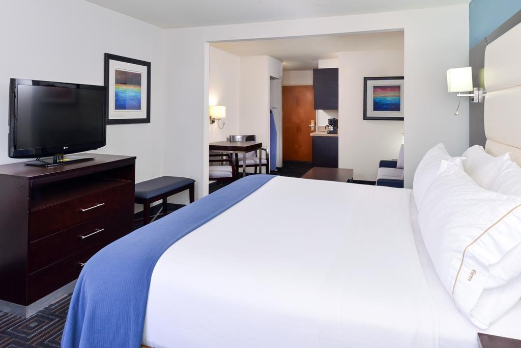 Baymont By Wyndham Bessemer Bagian luar foto